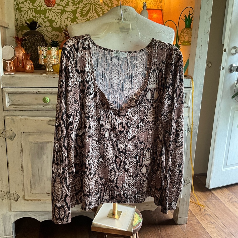 Full circle trends size 2X long sleeve blouse